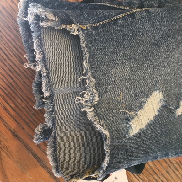 Ingrid & Isabel maternity bermuda shorts NWT - Picture 4 of 7